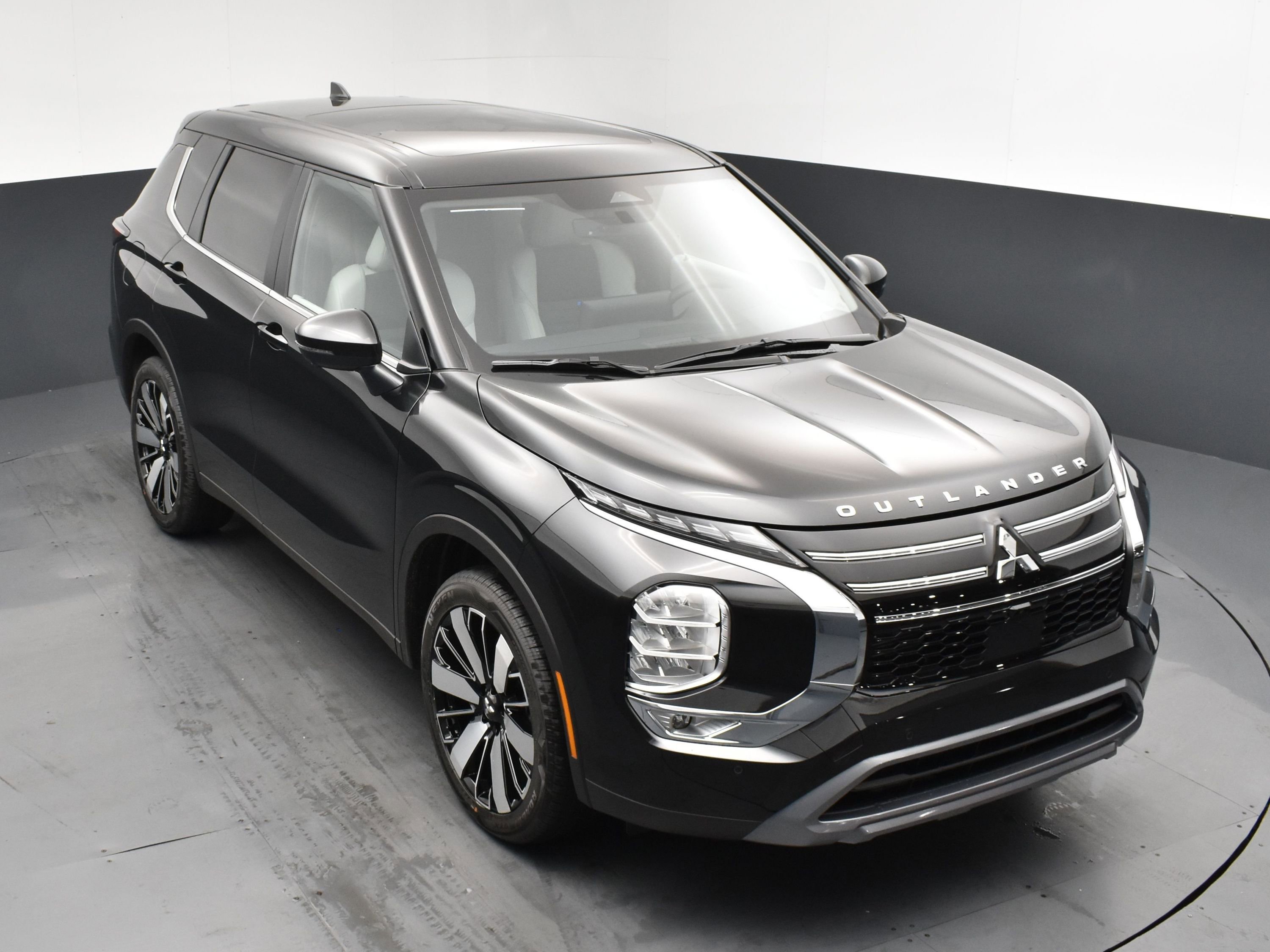 New 2026 Mitsubishi Outlander LE image 18