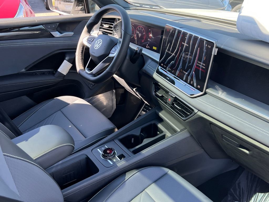 New 2026 Volkswagen Tiguan SE R-Line image 11