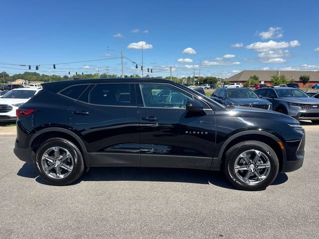 Used 2025 Chevrolet Blazer LT FWD image 6