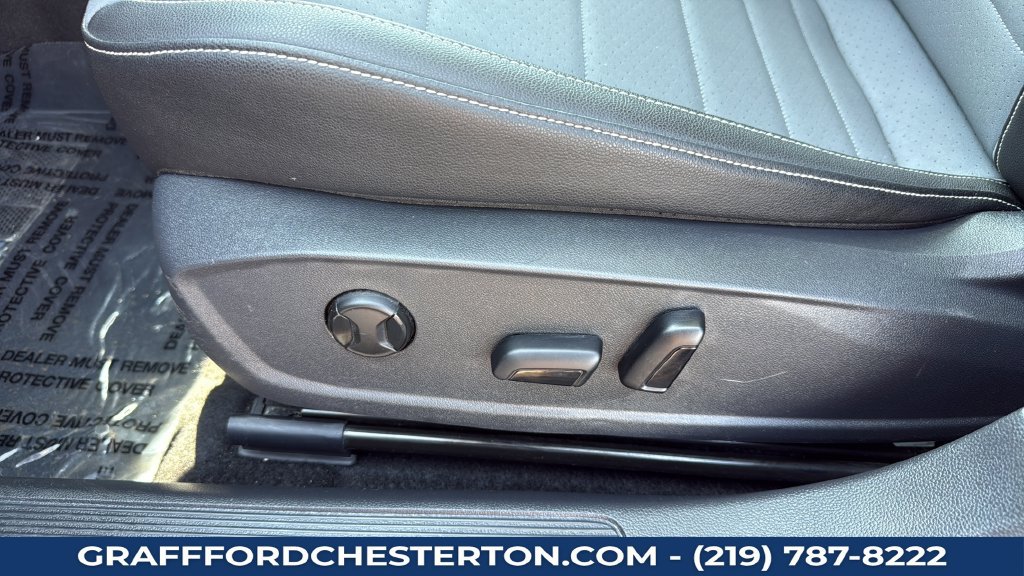 Used 2025 Volkswagen Jetta SE FWD image 15