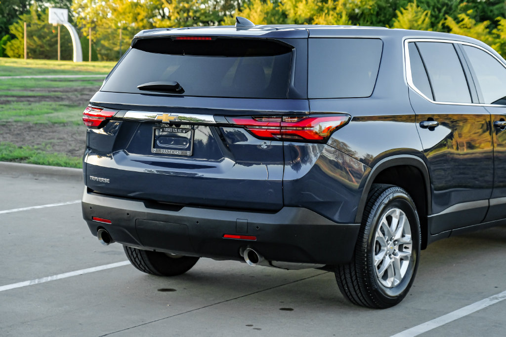 Used 2023 Chevrolet Traverse LS w/ Safety Package FWD image 12