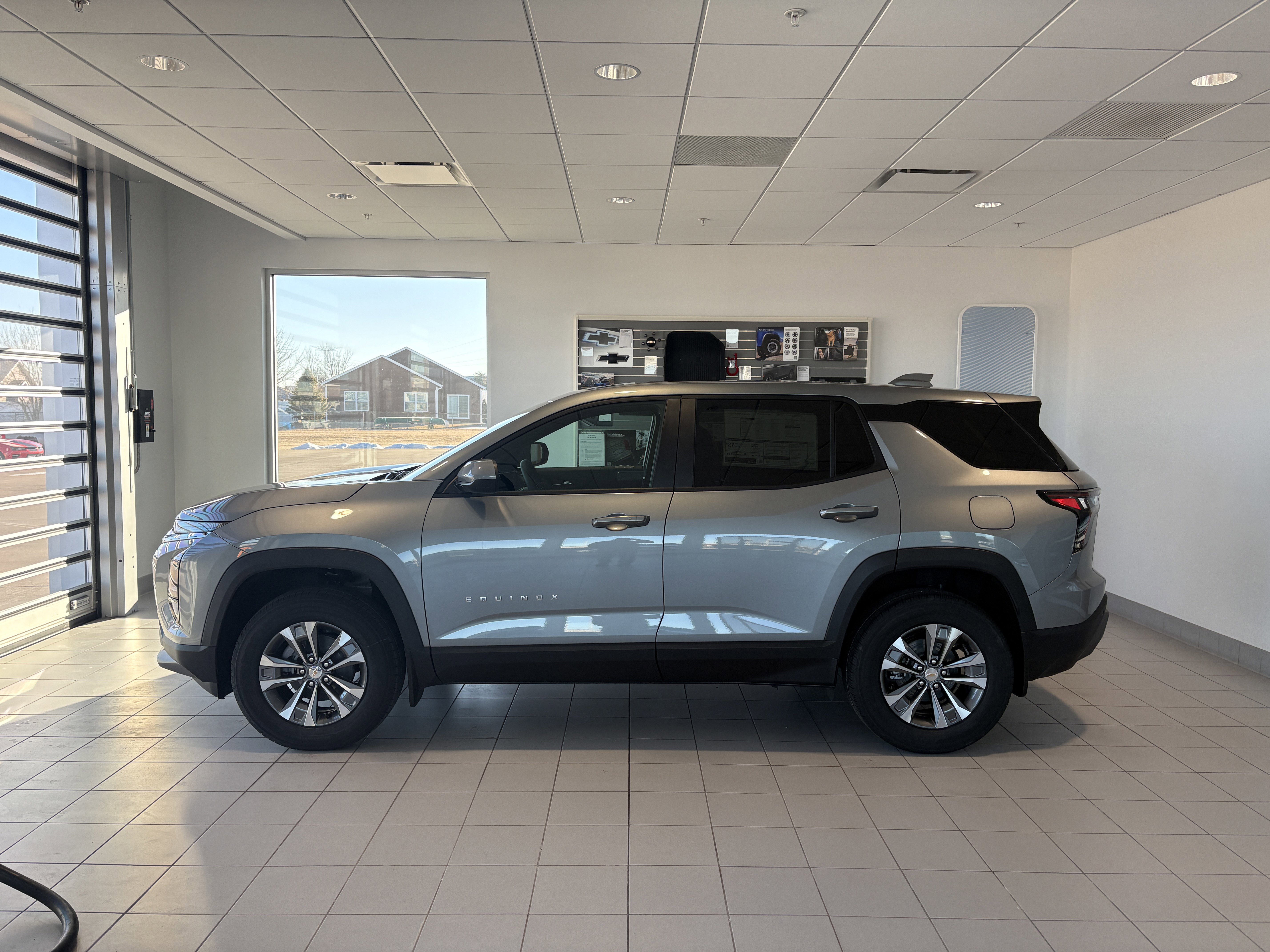 New 2026 Chevrolet Equinox LT image 2