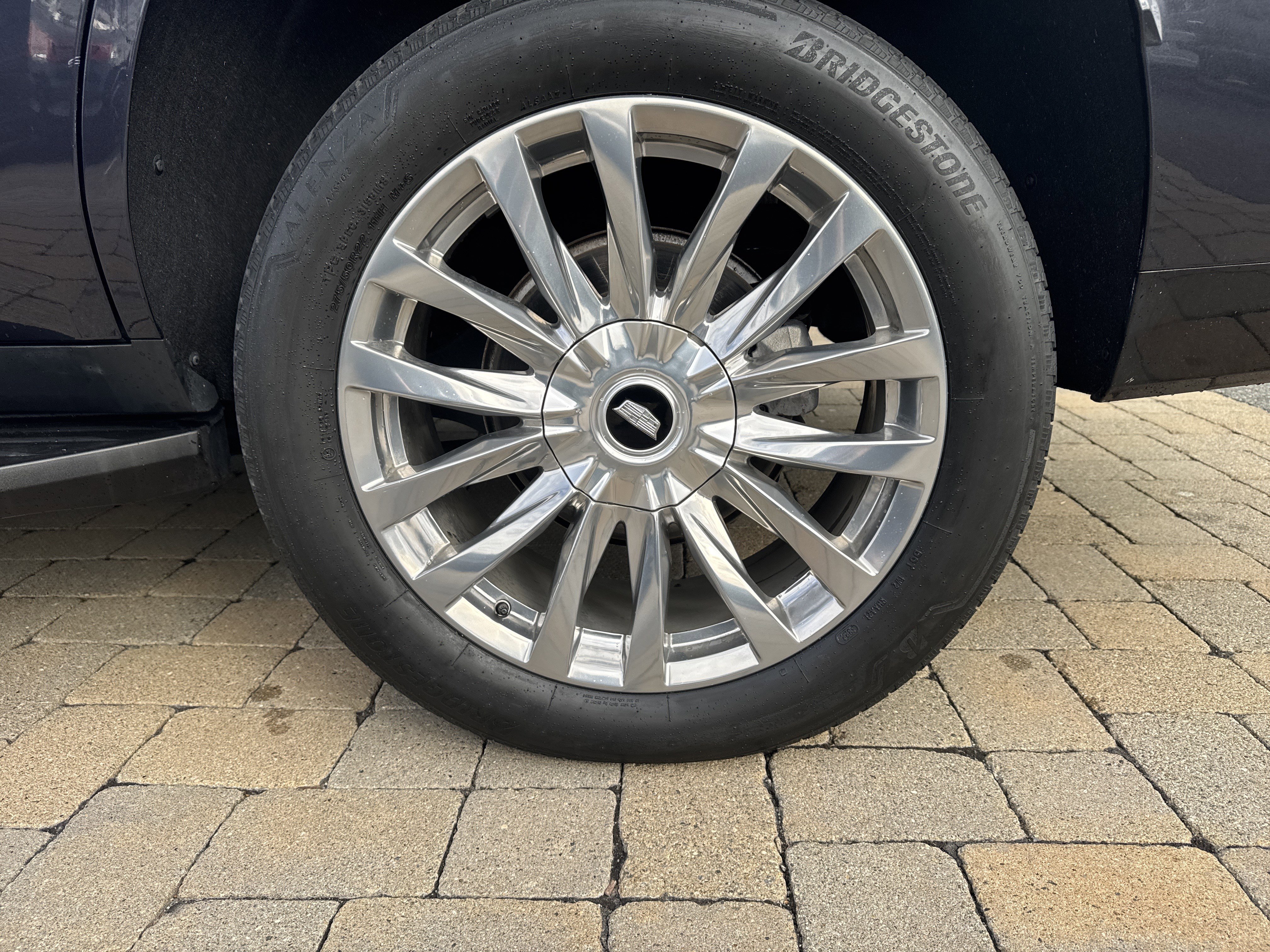 Used 2023 Cadillac Escalade Premium Luxury image 6