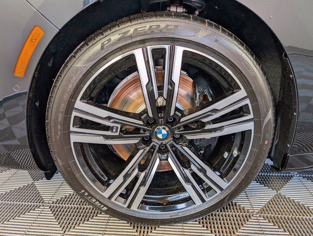 New 2026 BMW i7 xDrive60 w/ Premium Package image 10