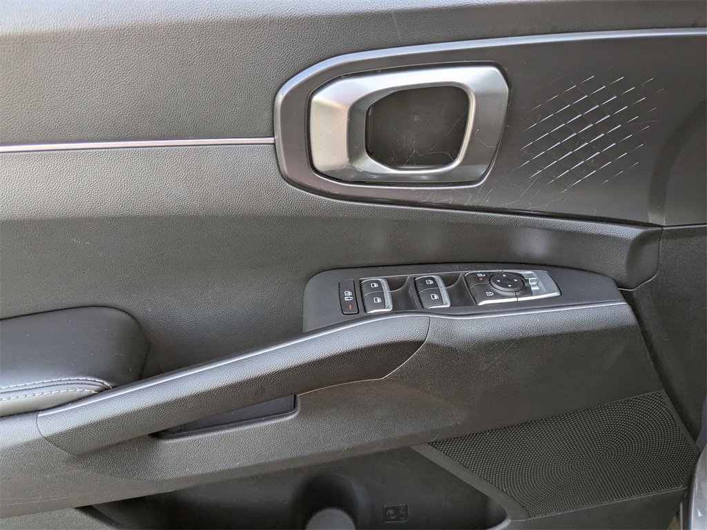 Used 2024 Kia Sorento S image 14
