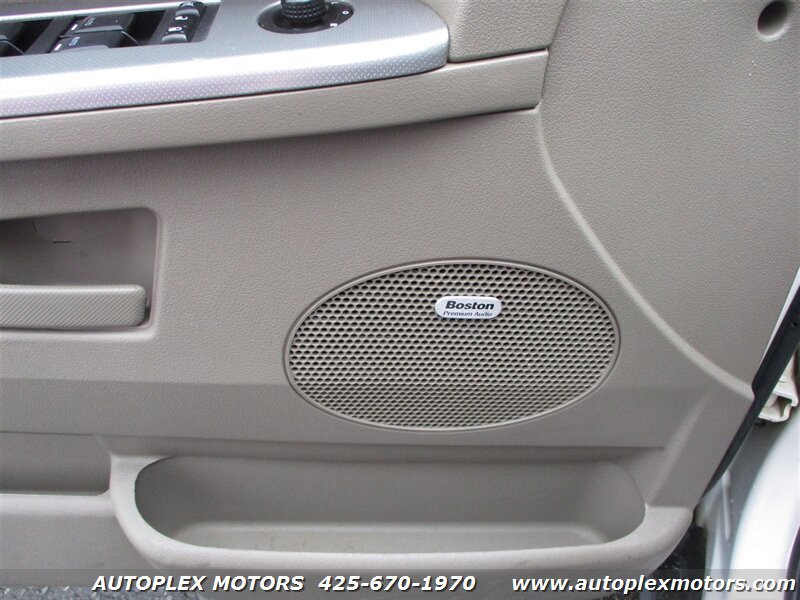 Used 2008 Jeep Grand Cherokee Laredo AWD/4WD image 2