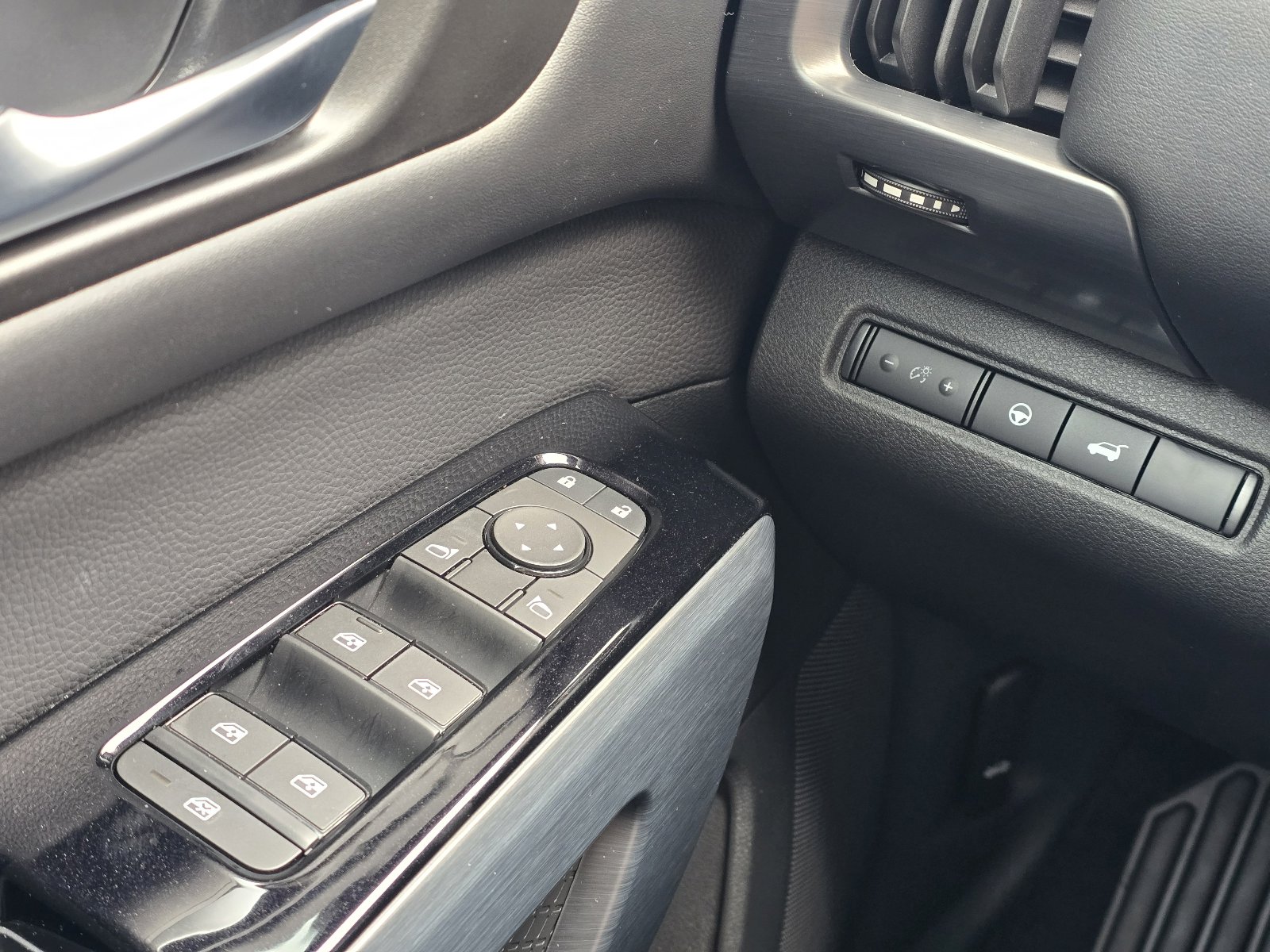 Used 2025 Nissan Pathfinder SL w/ SL Premium Package image 23