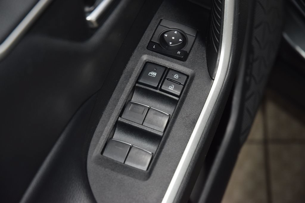 Used 2022 Toyota RAV4 XLE FWD image 46