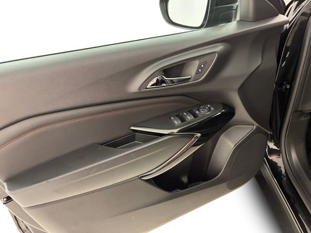Certified 2025 Chevrolet Trax RS w/ Sunroof Package FWD image 13