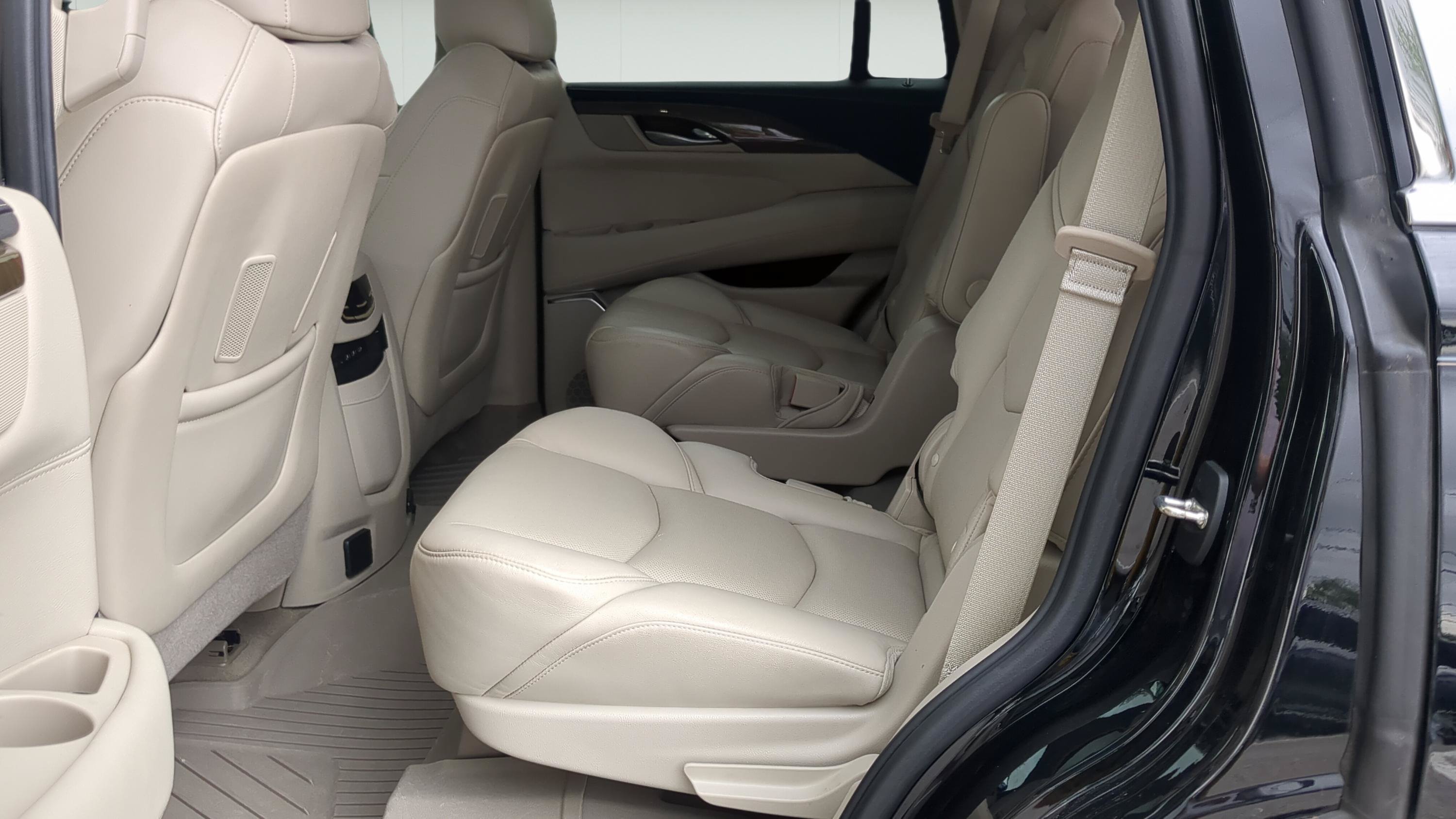 Used 2019 Cadillac Escalade Premium Luxury AWD/4WD image 21