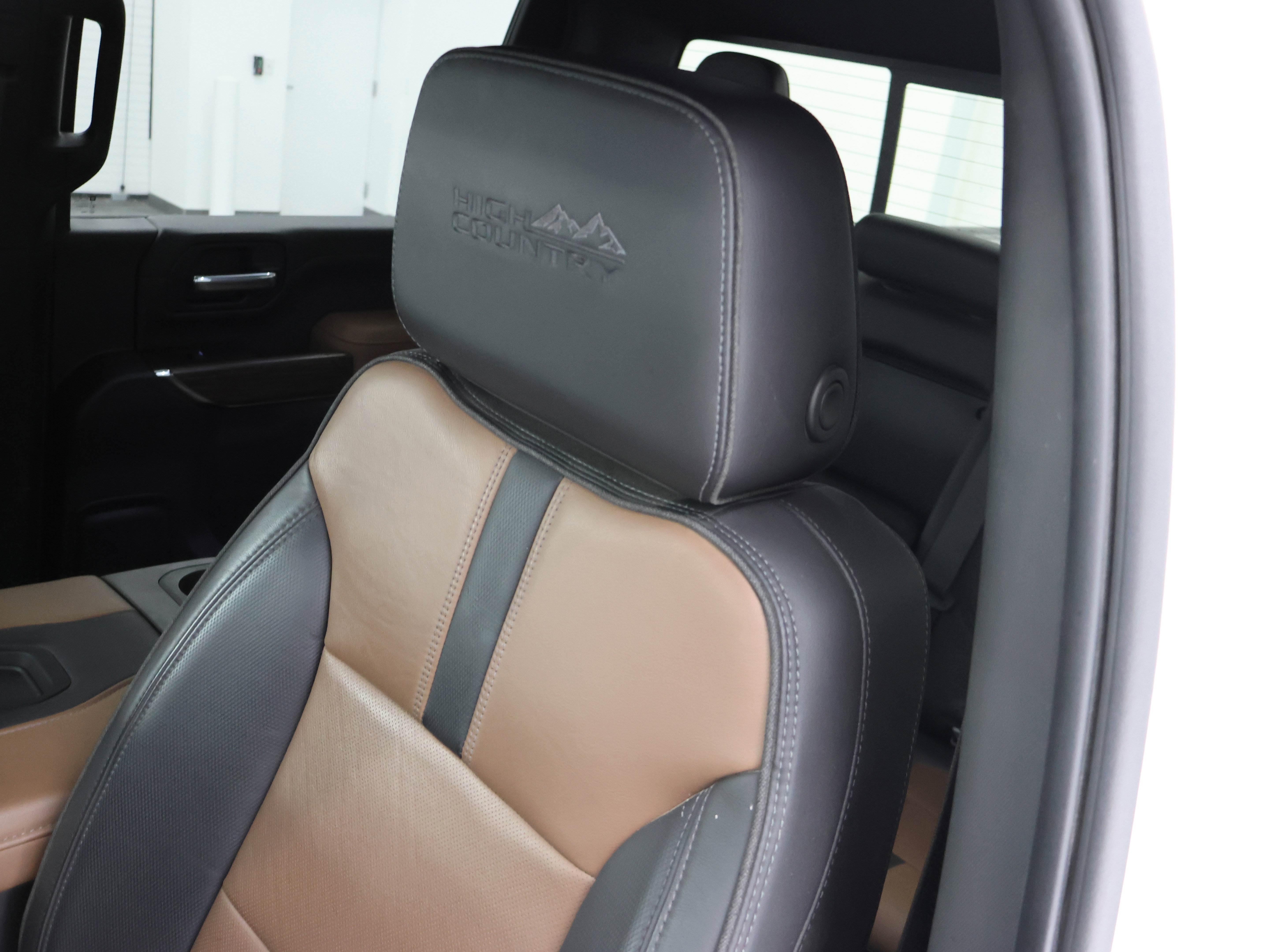 Used 2022 Chevrolet Silverado 3500 High Country w/ Safety Package II AWD/4WD image 57