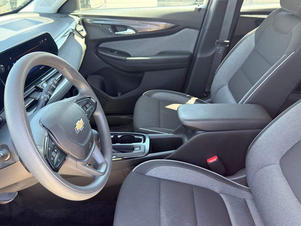 Used 2025 Chevrolet TrailBlazer LT image 12