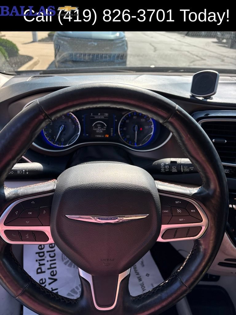 Used 2019 Chrysler Pacifica Touring-L FWD image 12