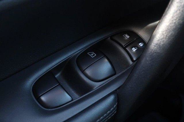 Used 2018 Nissan Rogue SV w/ Premium Package FWD image 18