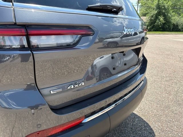 Used 2023 Jeep Grand Cherokee L Laredo w/ Luxury Tech Group I AWD/4WD image 37