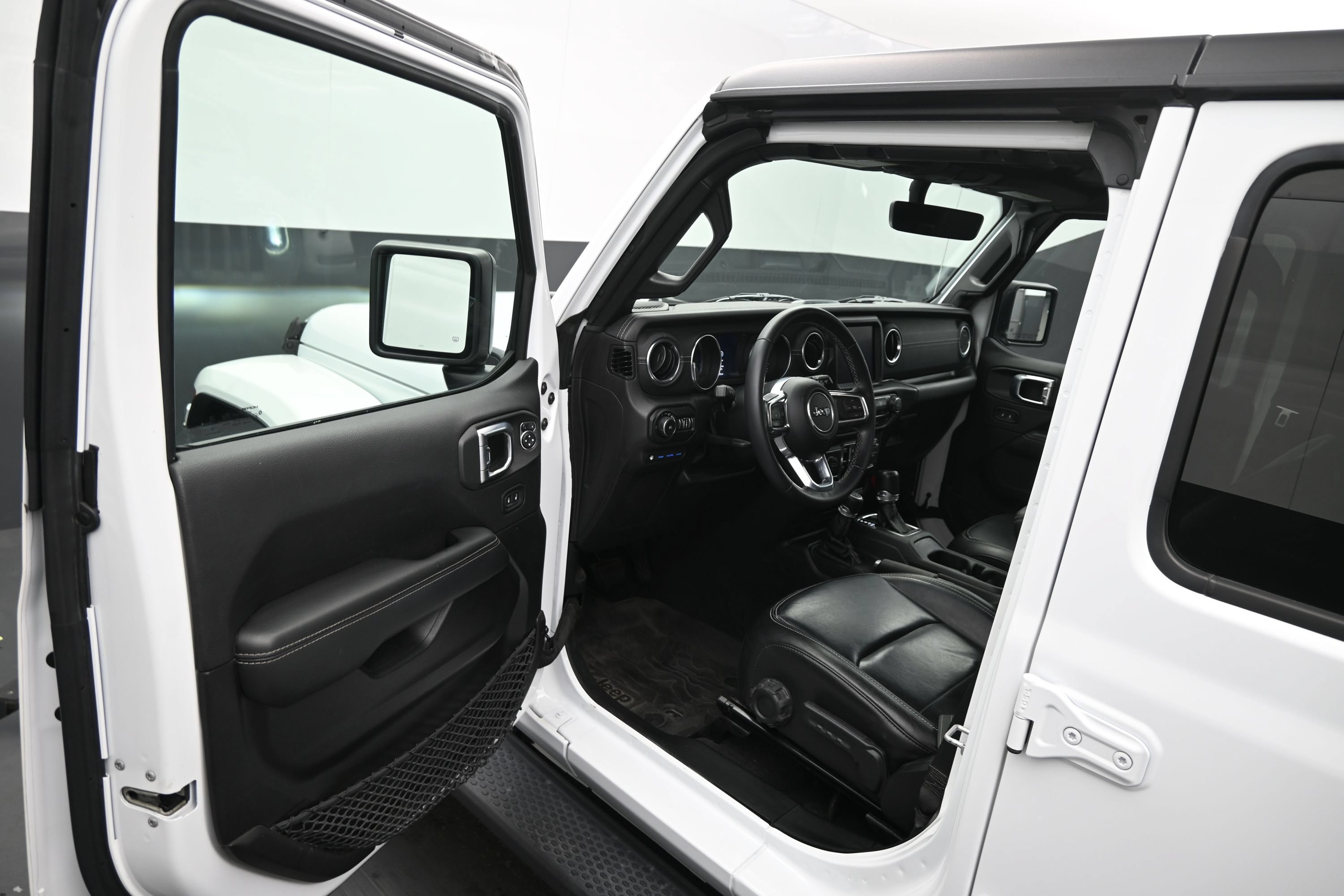Used 2022 Jeep Wrangler Unlimited Sahara AWD/4WD image 18