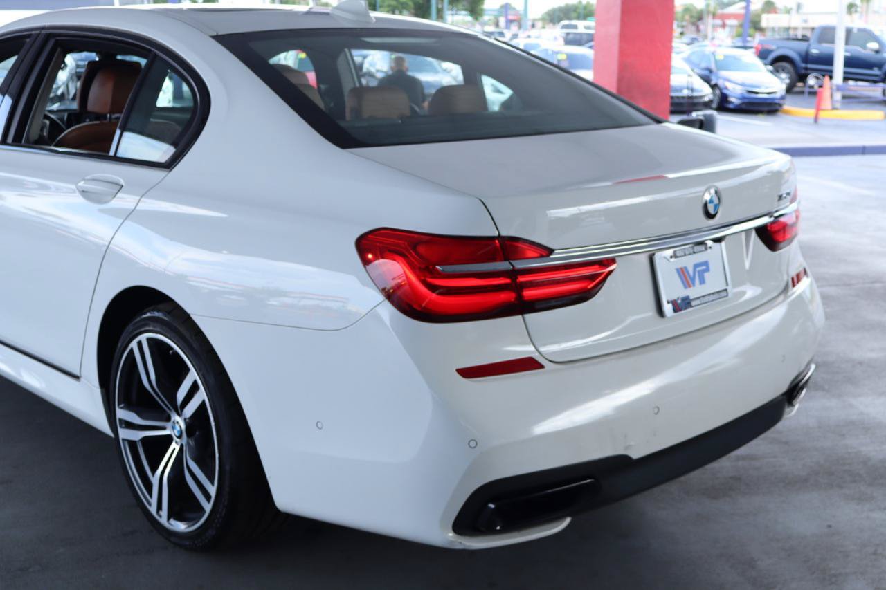 Used 2016 BMW 750i RWD image 9