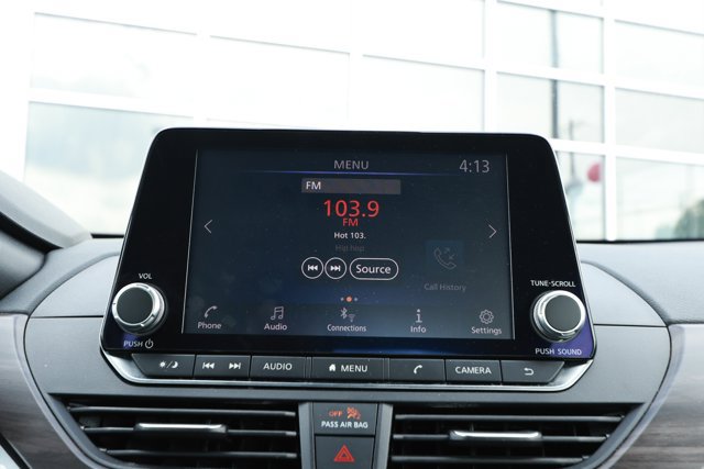 Used 2024 Nissan Altima 2.5 SV FWD image 16