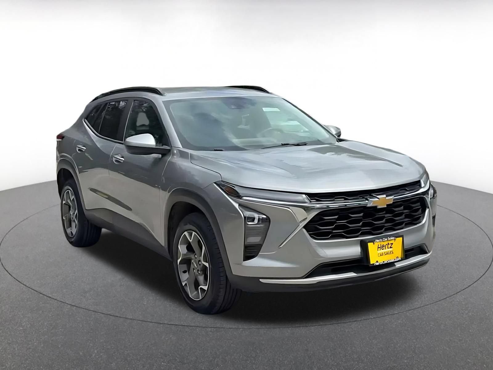 Used 2025 Chevrolet Trax LT FWD image 3