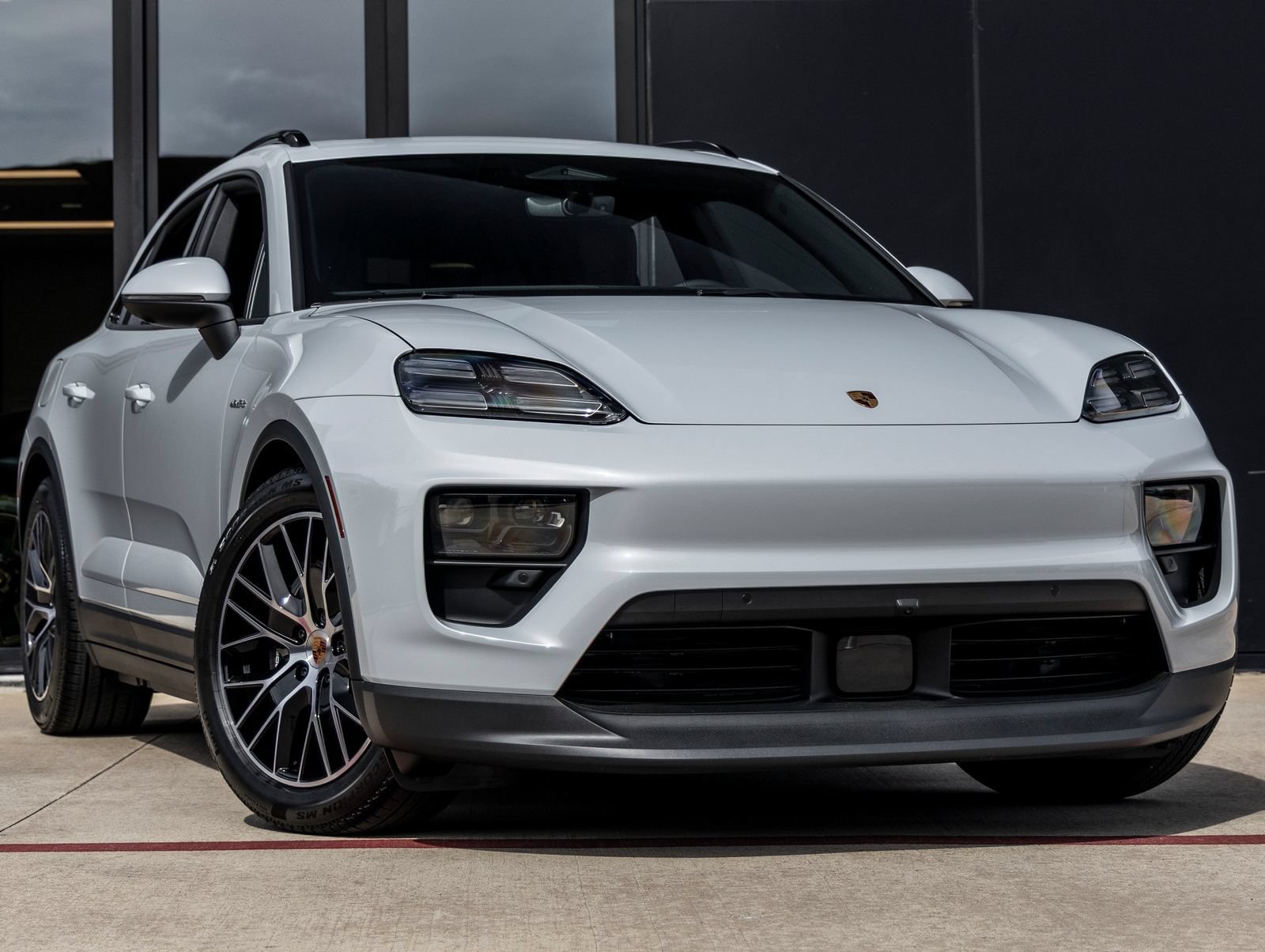 Certified 2026 Porsche Macan 4 Electric AWD/4WD image 6