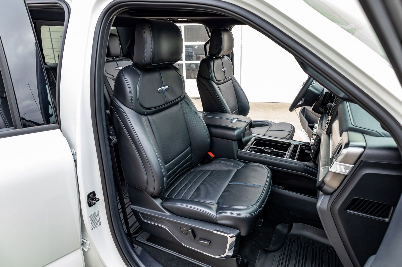 Used 2025 Ford F250 Platinum w/ Tremor Off-Road Package image 31