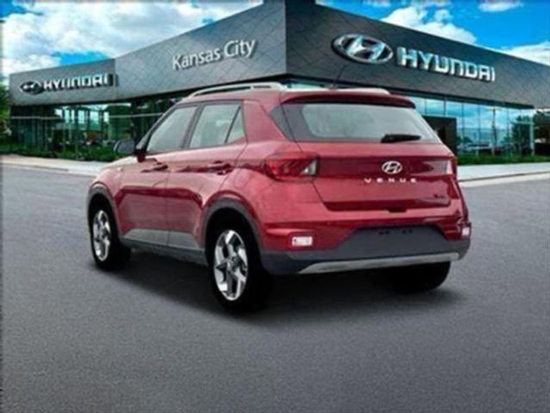 New 2025 Hyundai Venue SEL image 3