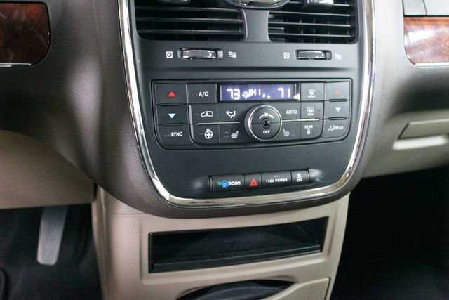 Used 2016 Chrysler Town & Country Touring w/ Driver Convenience Group FWD image 20