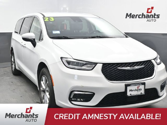 Used 2023 Chrysler Pacifica Touring-L AWD/4WD image 1