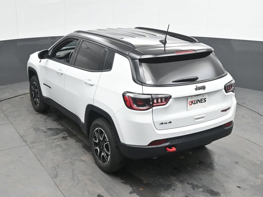 Used 2025 Jeep Compass Trailhawk image 43