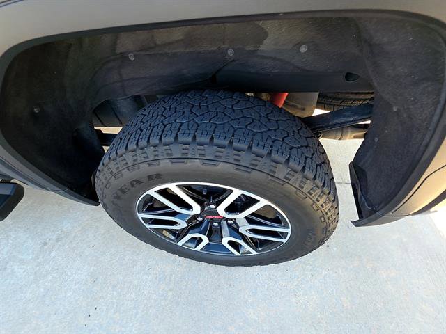 Used 2025 GMC Sierra 1500 AT4 w/ Technology Package AWD/4WD image 11