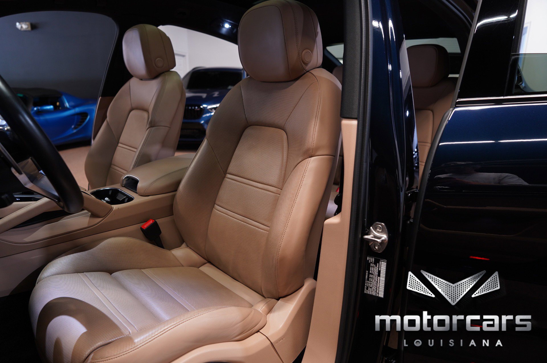 Used 2021 Porsche Cayenne Coupe w/ Premium Package image 24