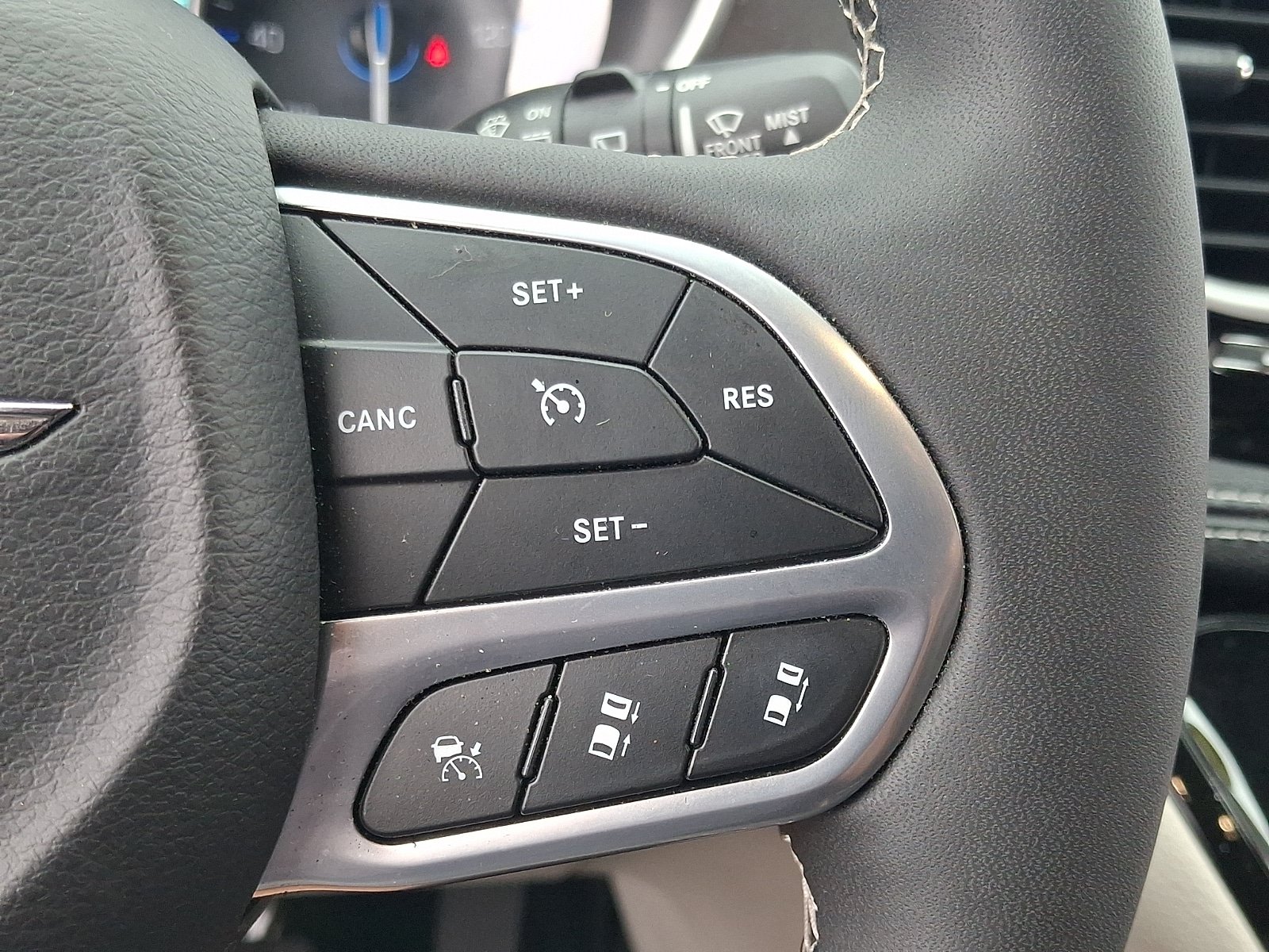 Certified 2024 Chrysler Pacifica Touring-L AWD/4WD image 22