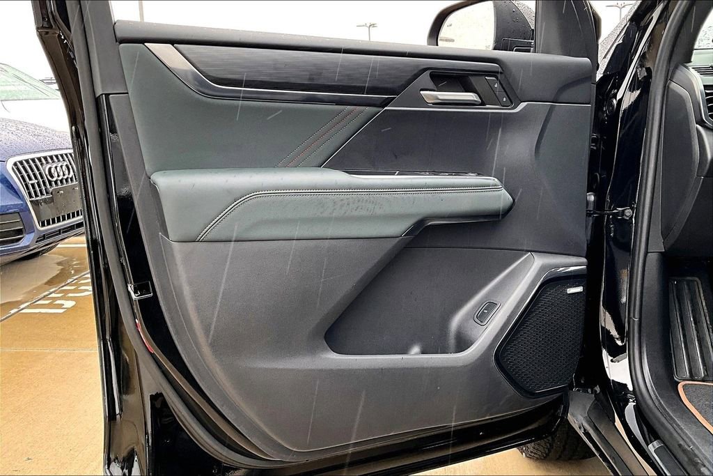 Used 2024 GMC Acadia AT4 w/ Luxury Package image 22