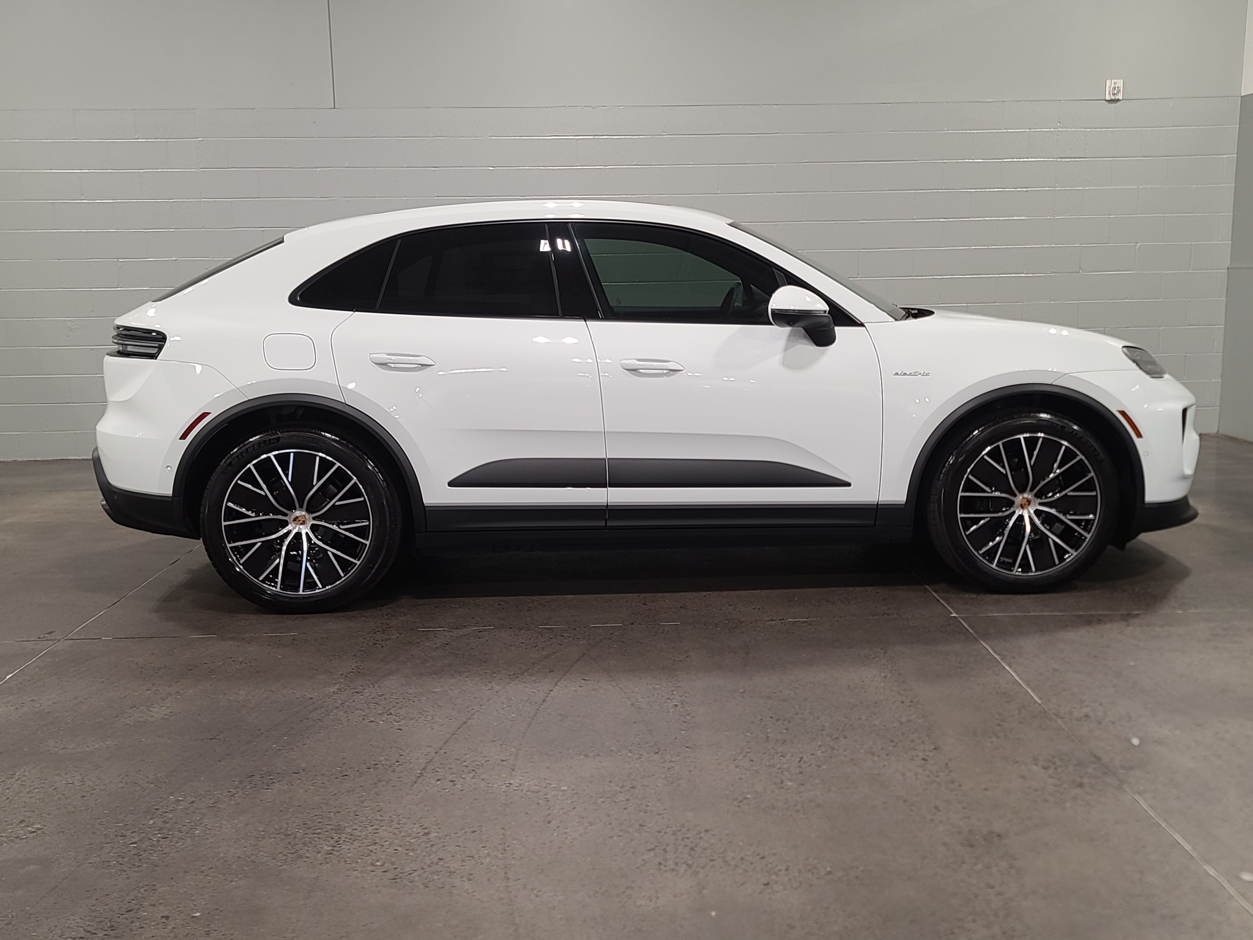 New 2026 Porsche Macan Electric RWD image 6