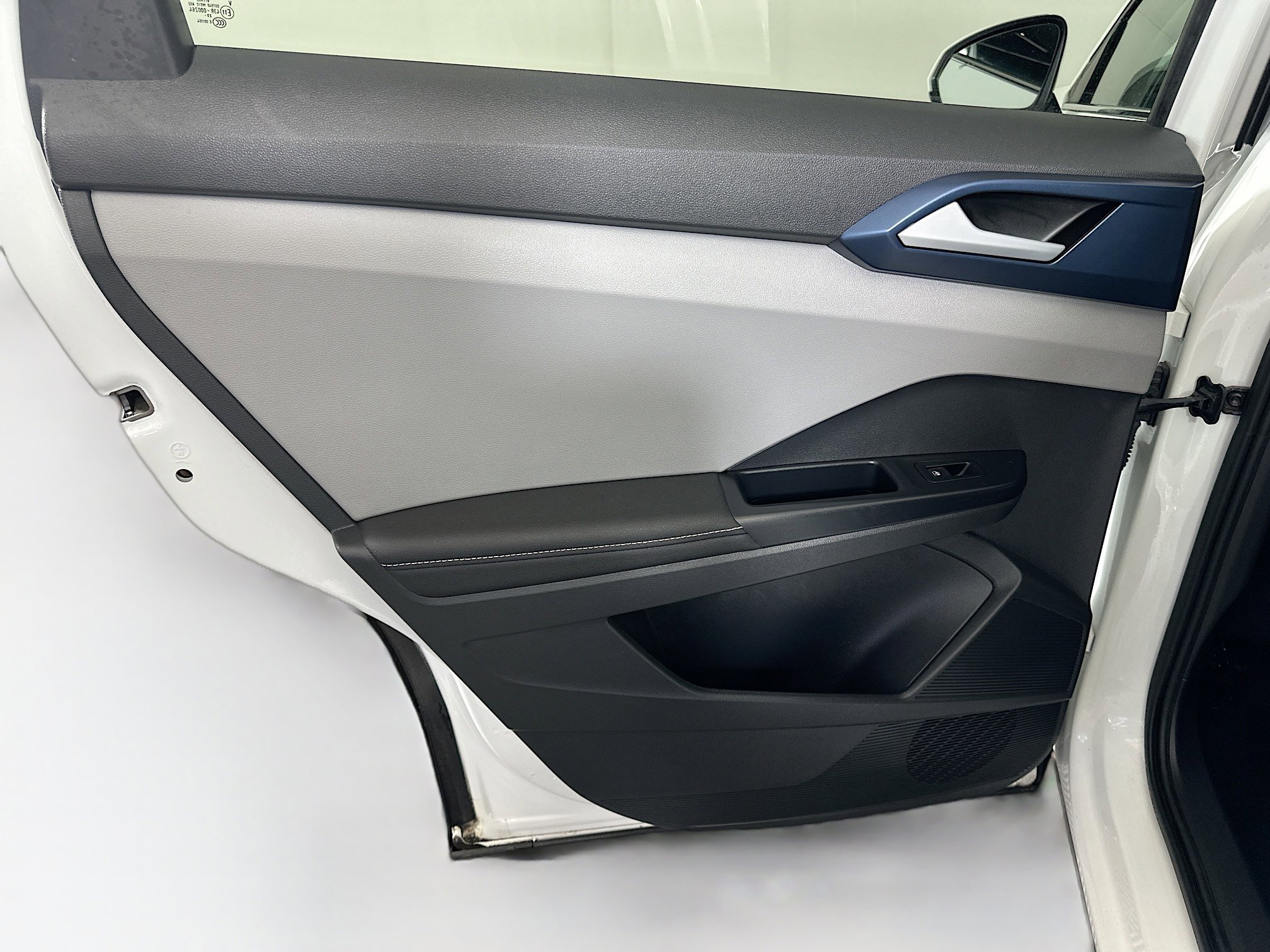 Used 2024 Volkswagen Taos SE image 25