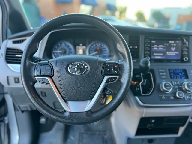 Used 2020 Toyota Sienna LE image 12