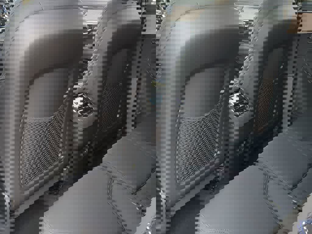 New 2026 Volvo XC90 B5 Plus w/ Protection Package Premier image 17