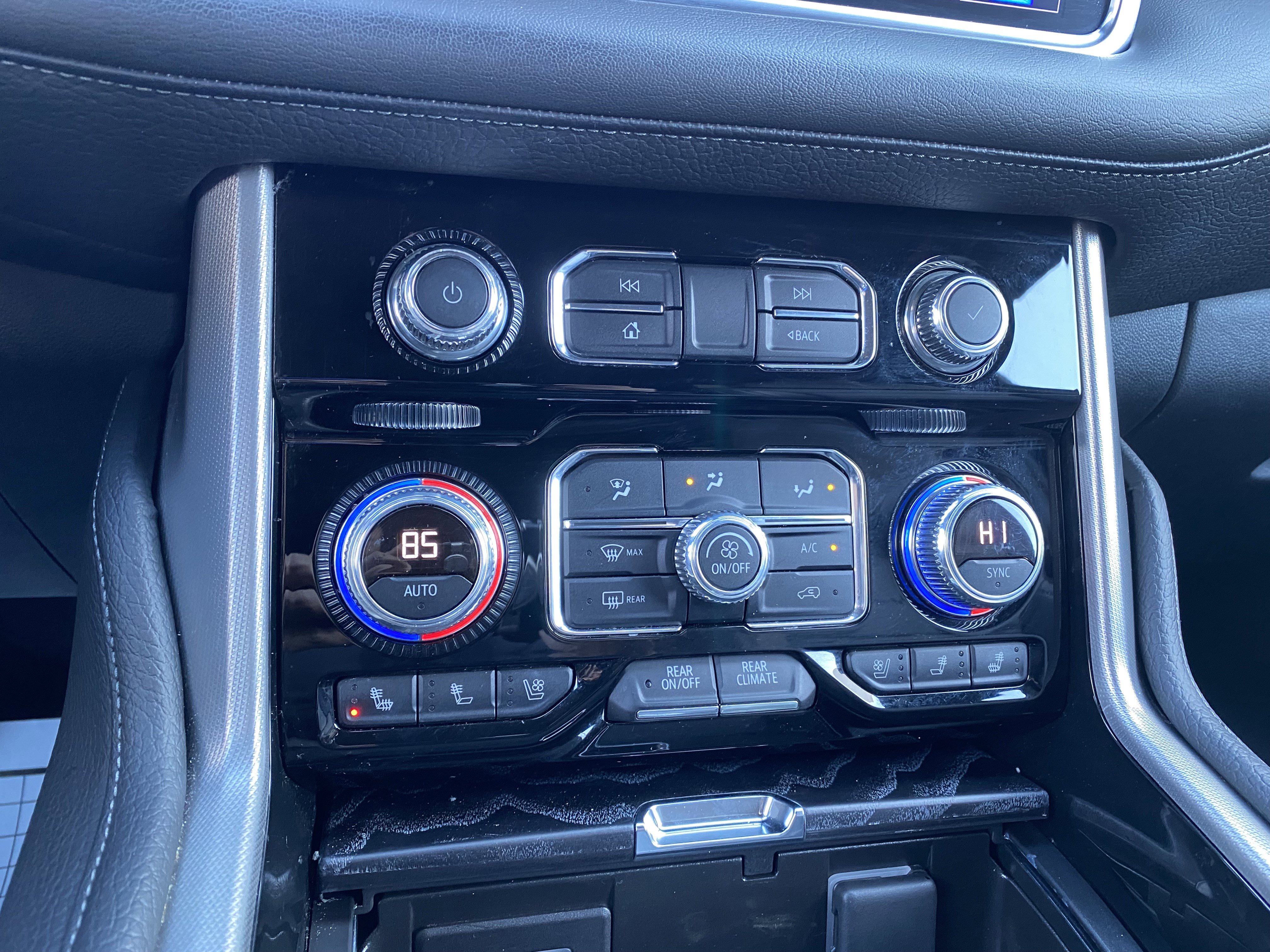 Used 2021 GMC Yukon Denali w/ Denali Premium Package image 30