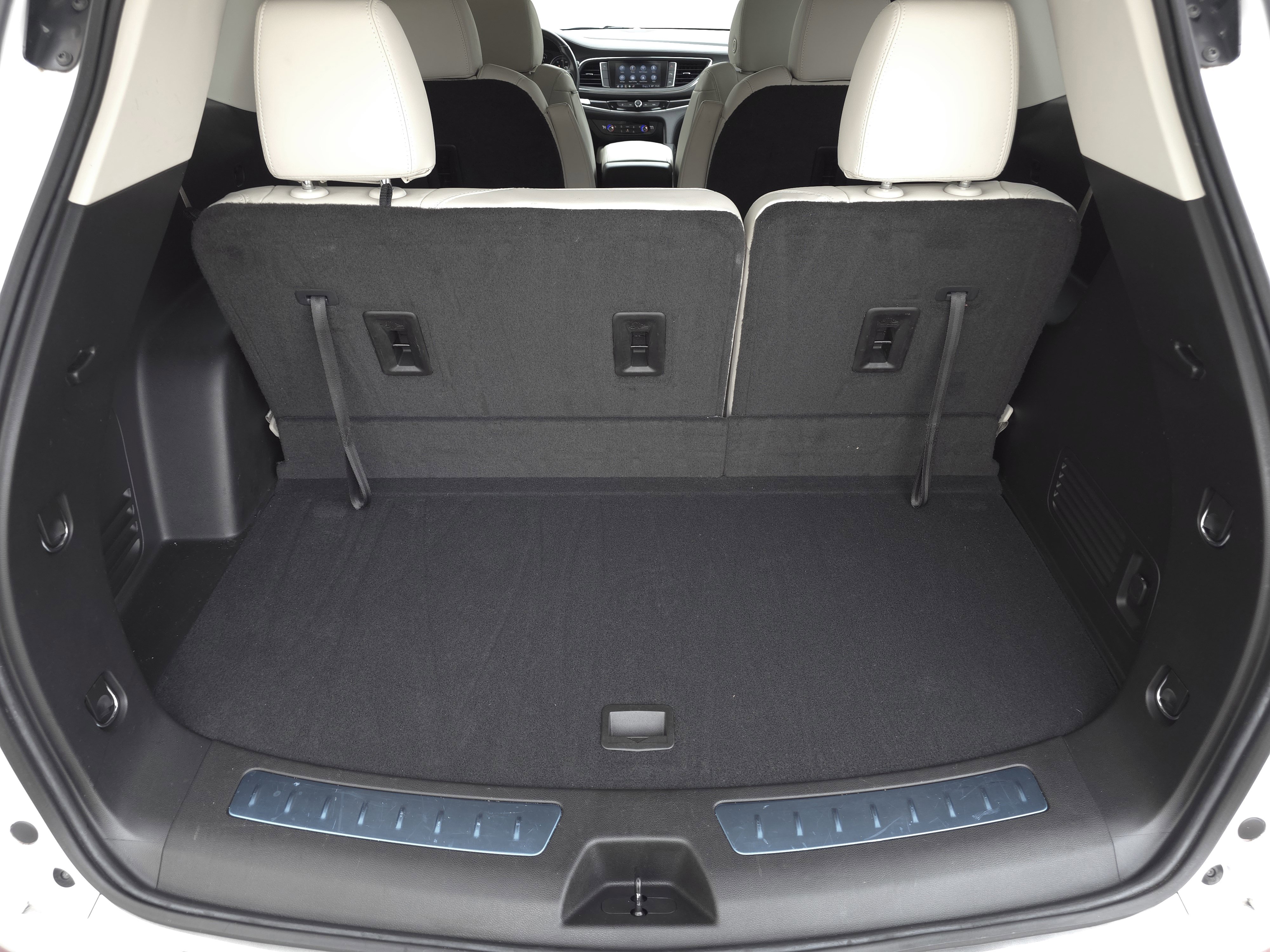 Used 2023 Buick Enclave Essence image 32