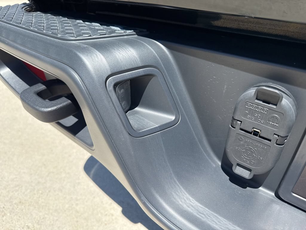 Used 2024 Jeep Gladiator Sport AWD/4WD image 23