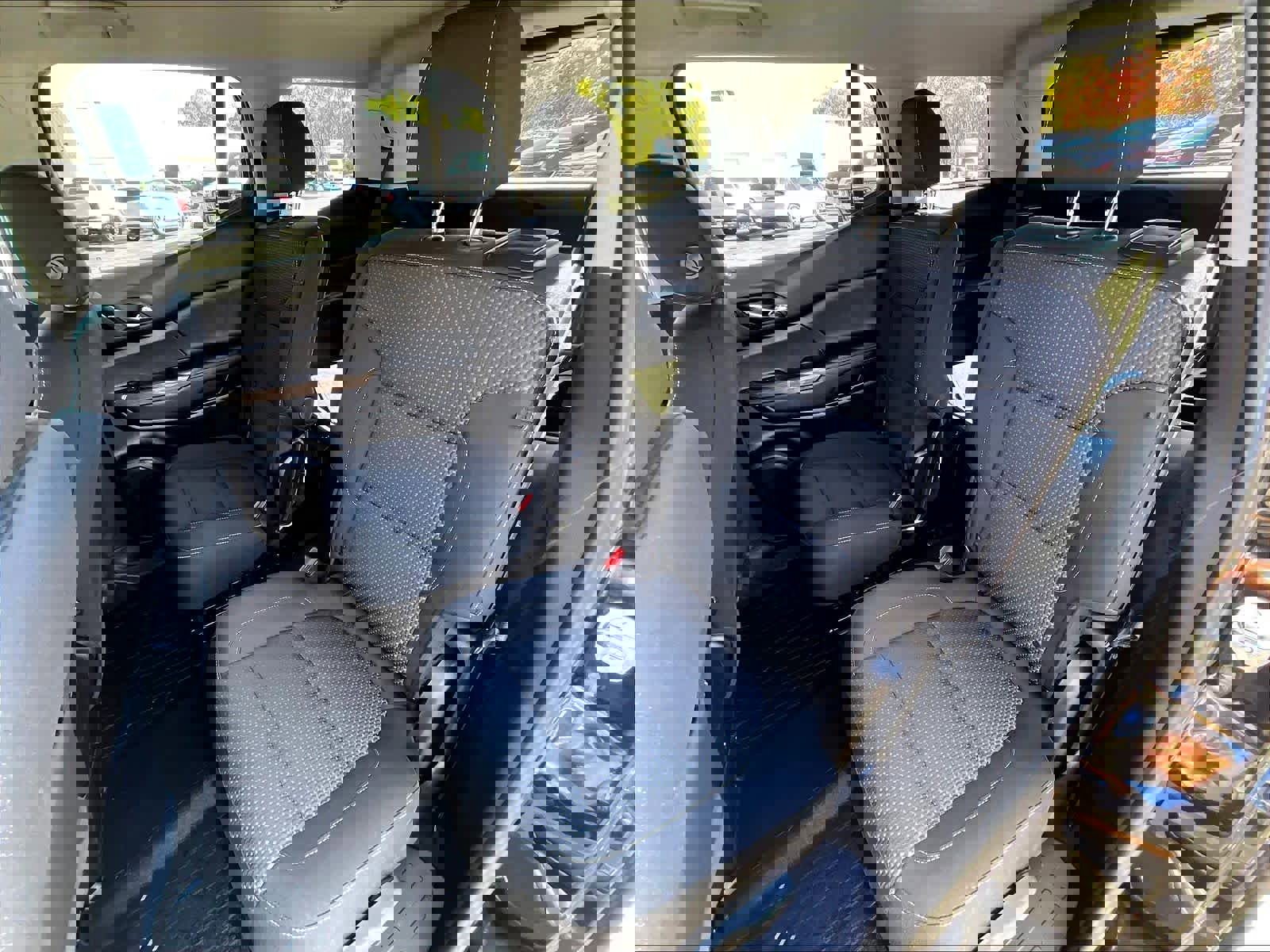 Used 2022 GMC Acadia SLE image 14