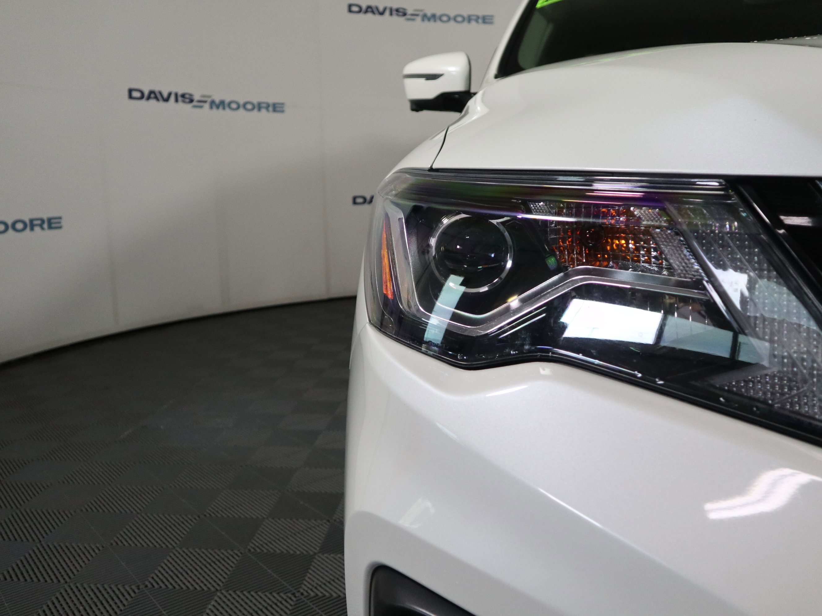 Used 2019 Nissan Pathfinder Platinum AWD/4WD image 3