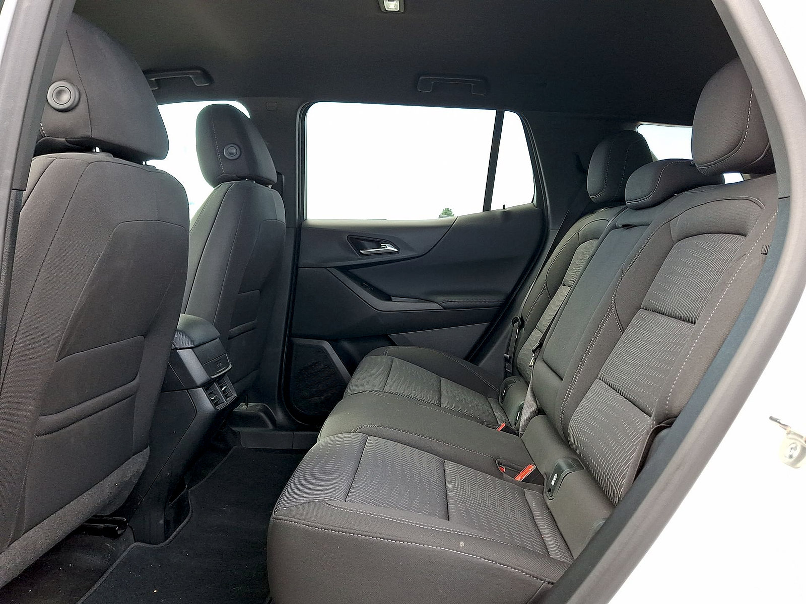 New 2025 Chevrolet Equinox LT w/ Safety and Technology Package FWD image 13