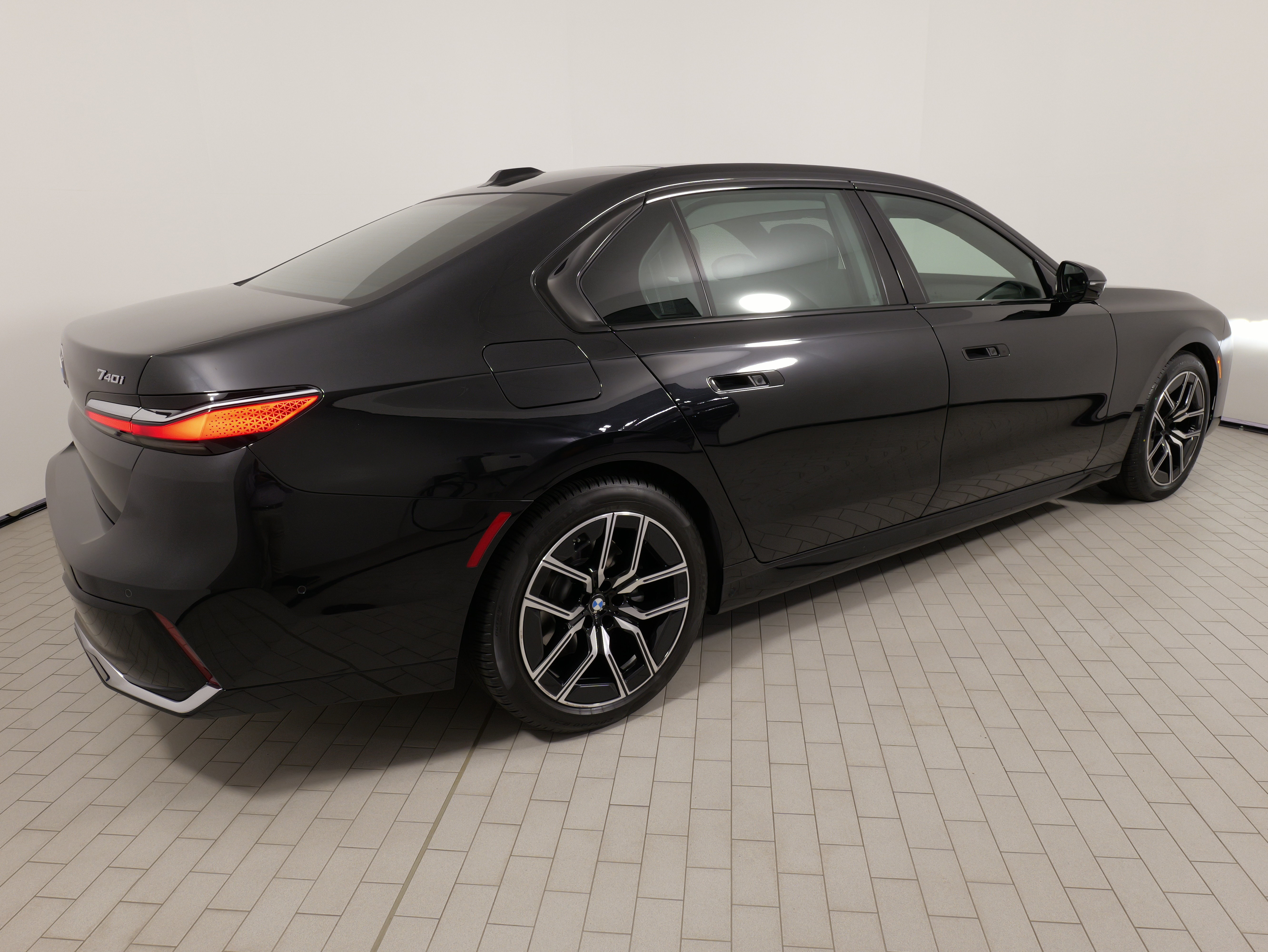 Used 2023 BMW 740i w/ Executive Package RWD image 11