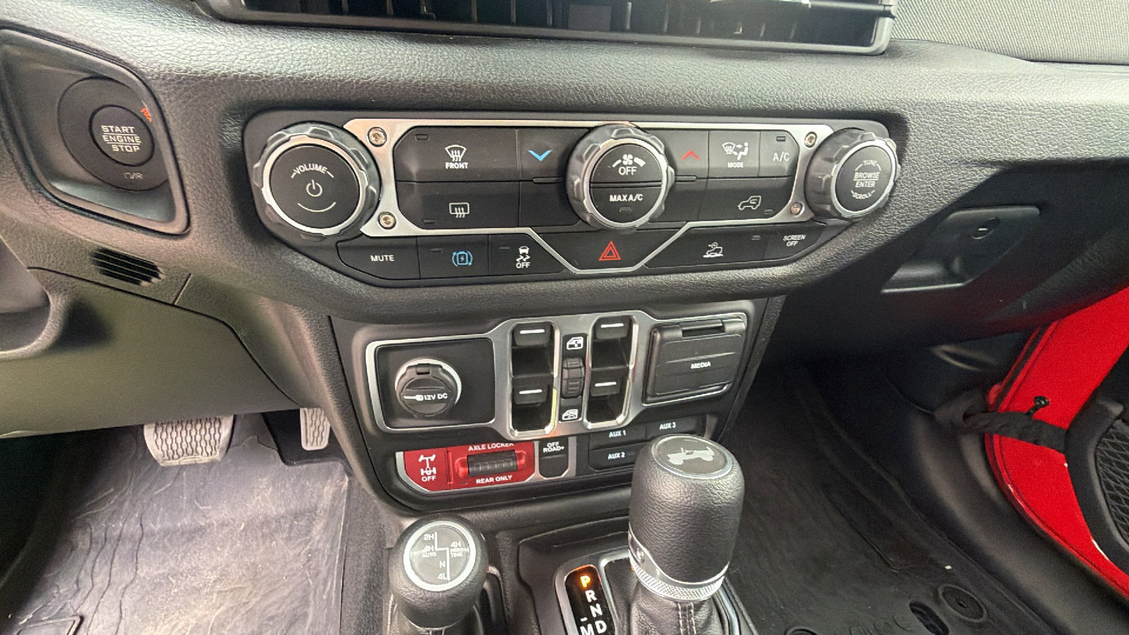 Used 2025 Jeep Wrangler Willys AWD/4WD image 32