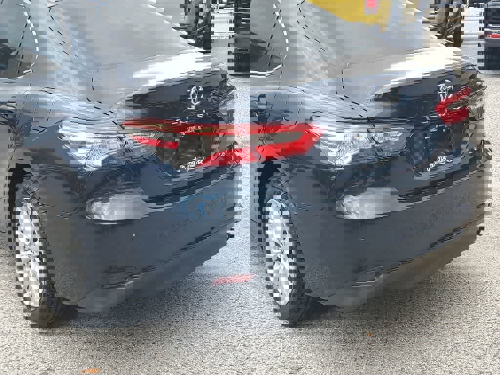 Used 2020 Toyota Camry LE image 8