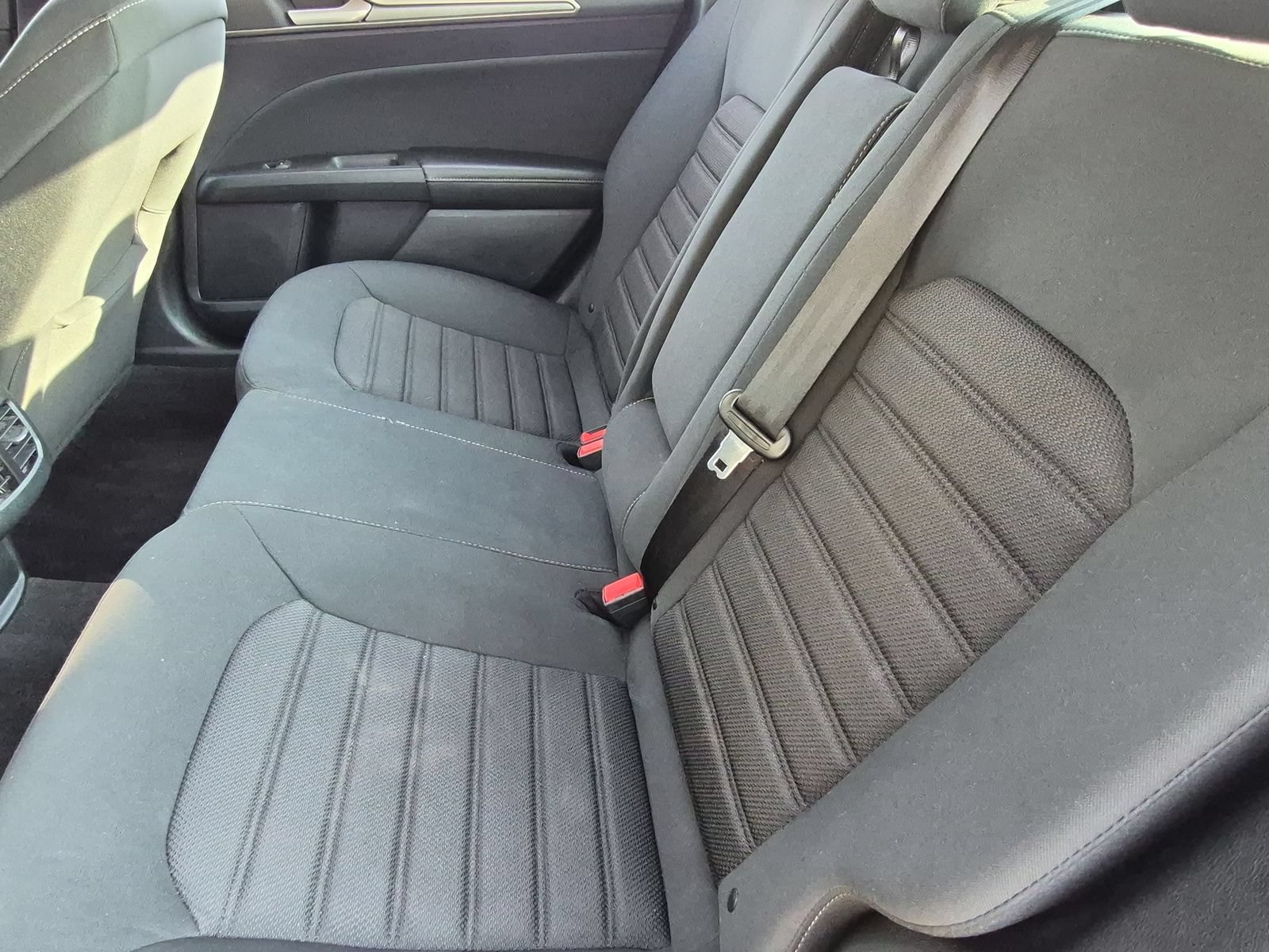 Used 2020 Ford Fusion SE FWD image 18