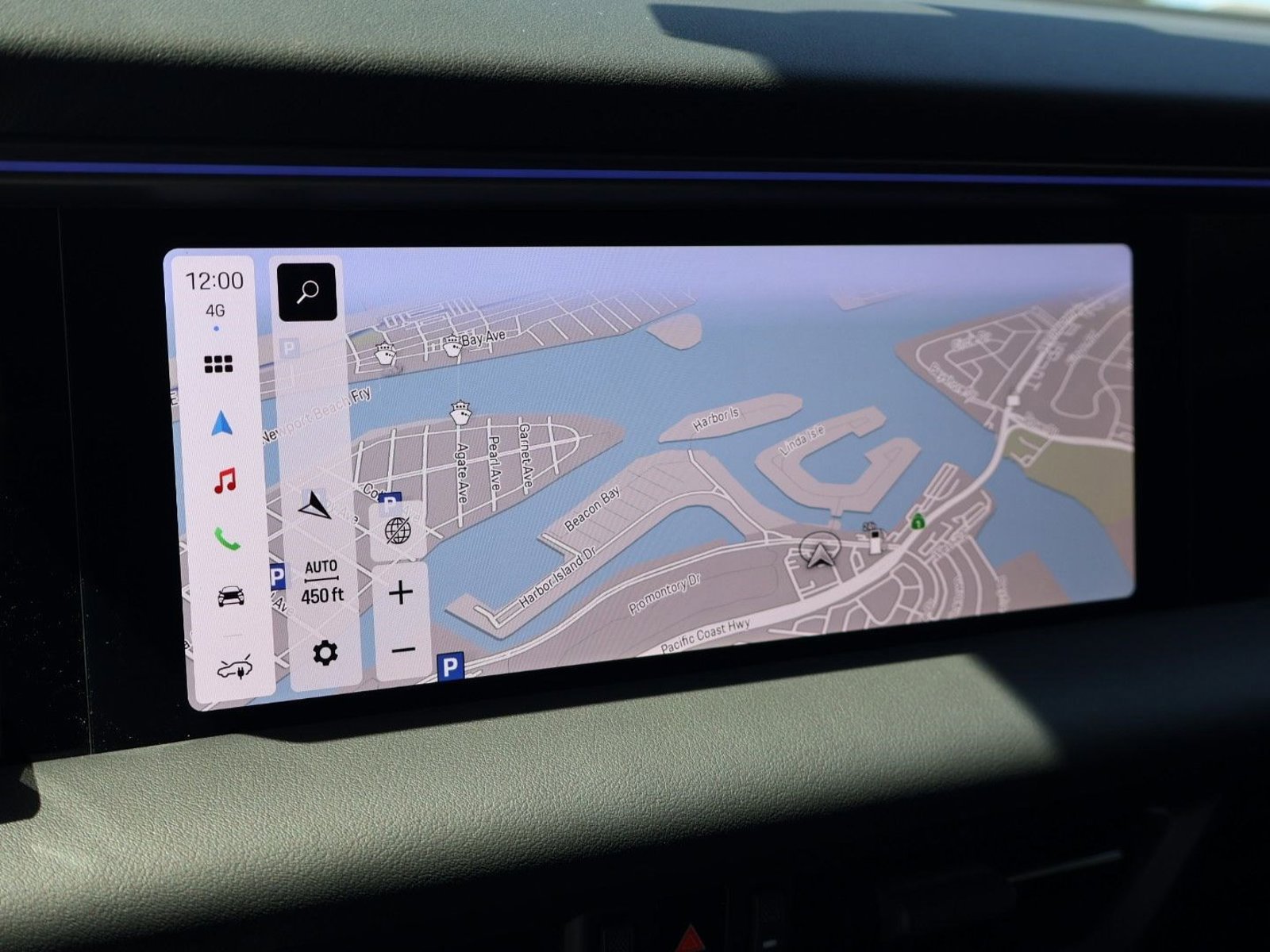 Certified 2025 Porsche Macan Electric RWD image 18