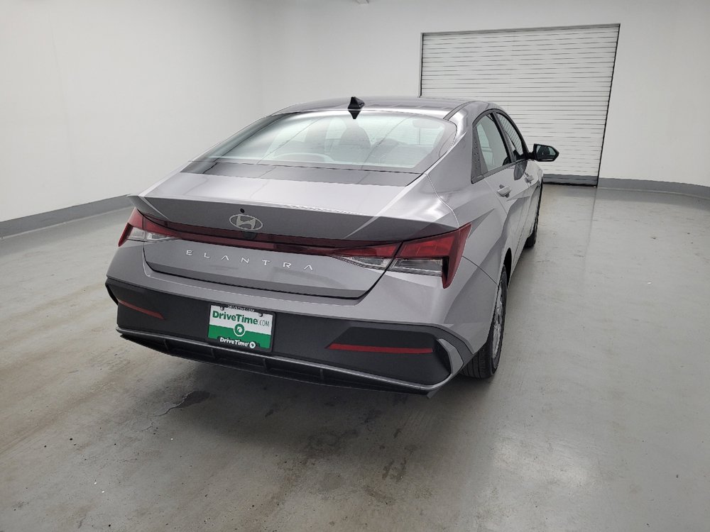 Used 2025 Hyundai Elantra SE FWD image 7
