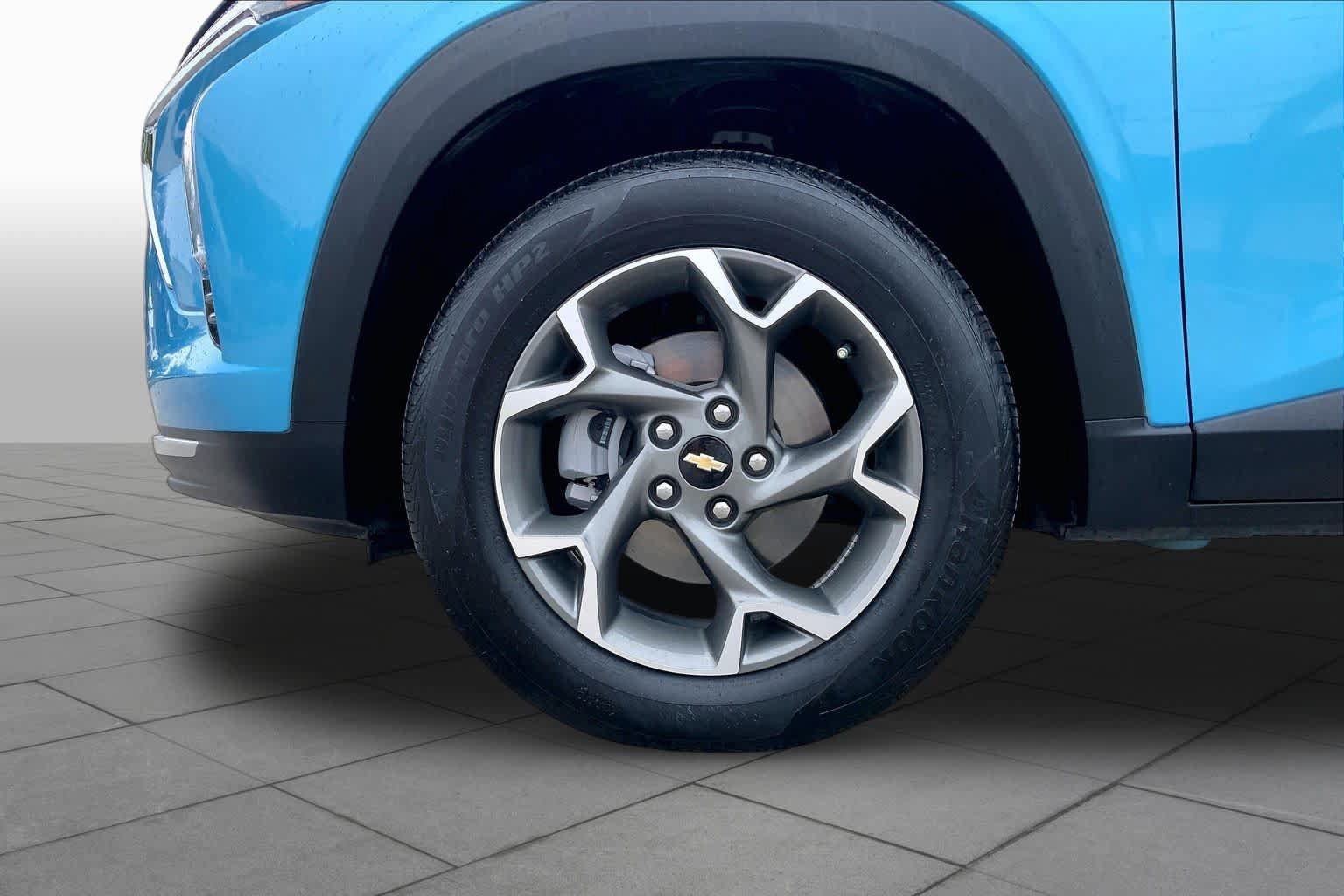 Used 2025 Chevrolet Trax LT w/ Driver Confidence Package FWD image 11